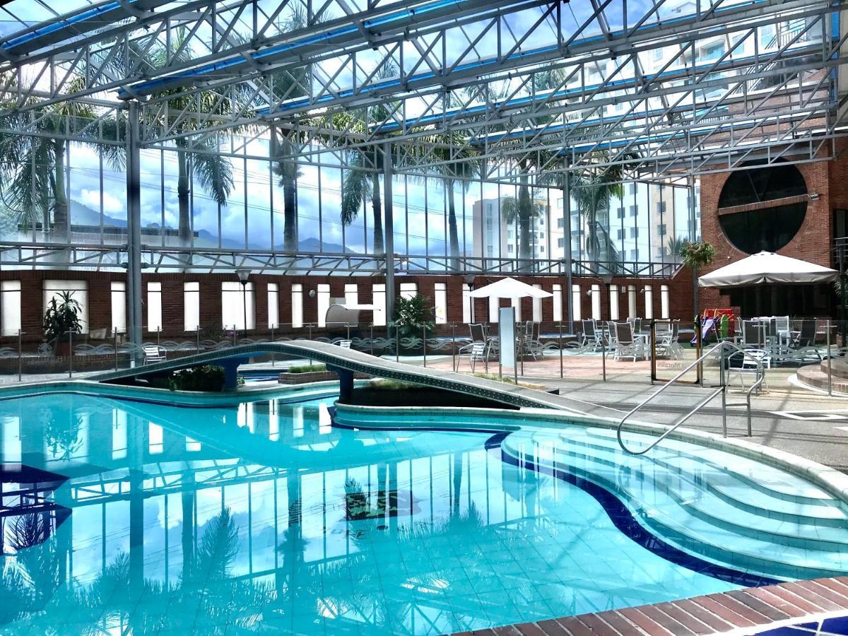 Casa Morales Hotel Internacional Y Centro De Convenciones Ibagué Dış mekan fotoğraf The swimming pool at the hotel