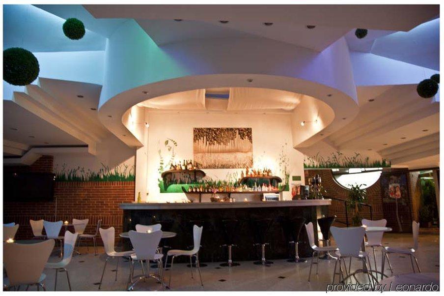 Casa Morales Hotel Internacional Y Centro De Convenciones Ibagué Dış mekan fotoğraf The bar at the 1001 nights lounge