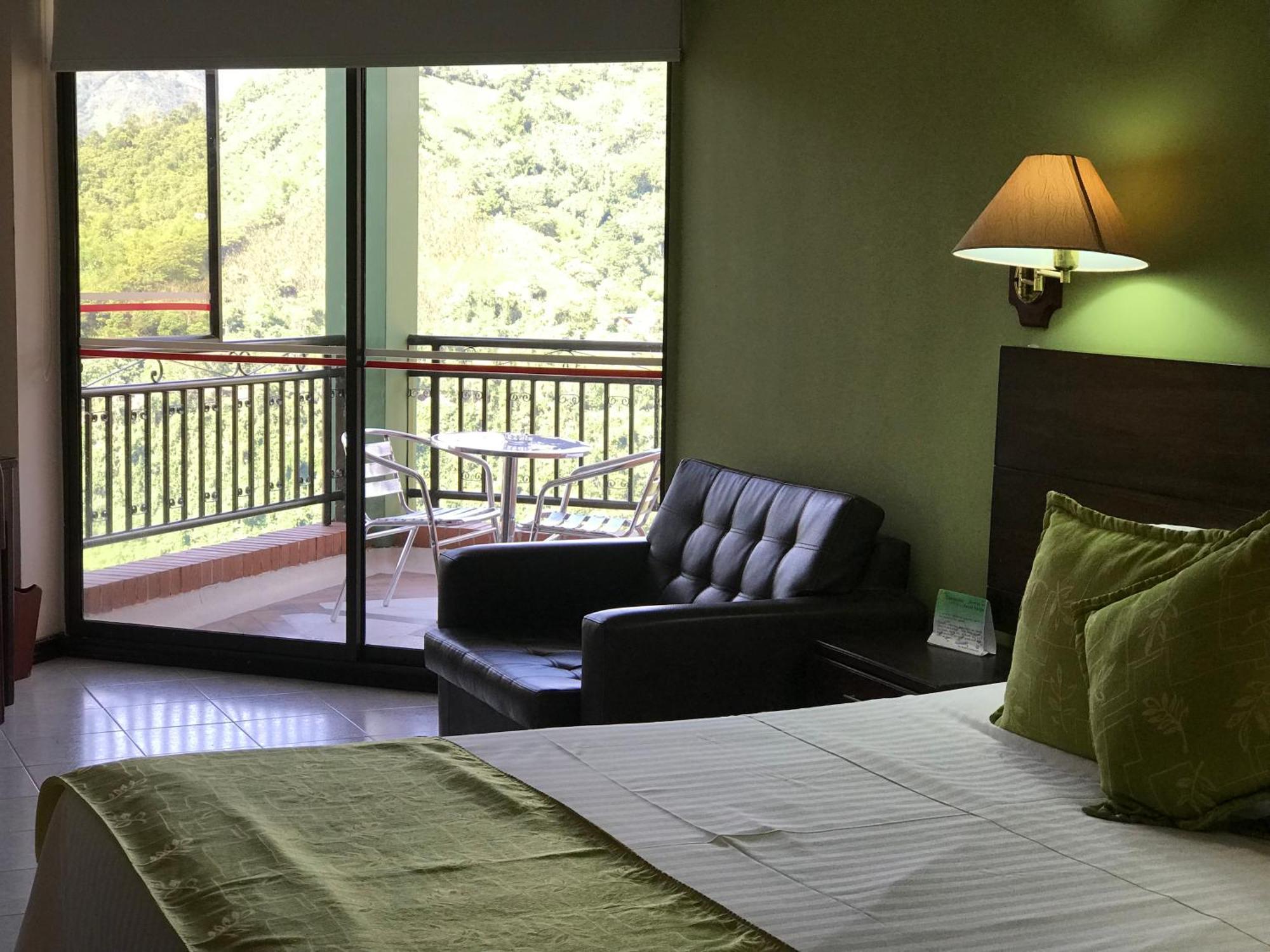 Casa Morales Hotel Internacional Y Centro De Convenciones Ibagué Dış mekan fotoğraf A room at the hotel