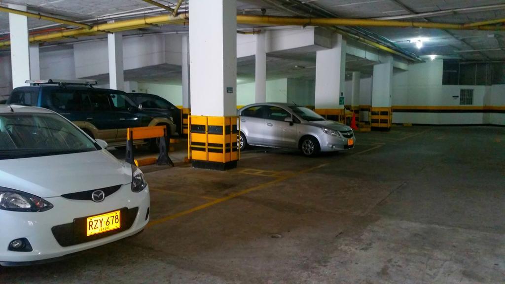 Casa Morales Hotel Internacional Y Centro De Convenciones Ibagué Dış mekan fotoğraf The car park at the station