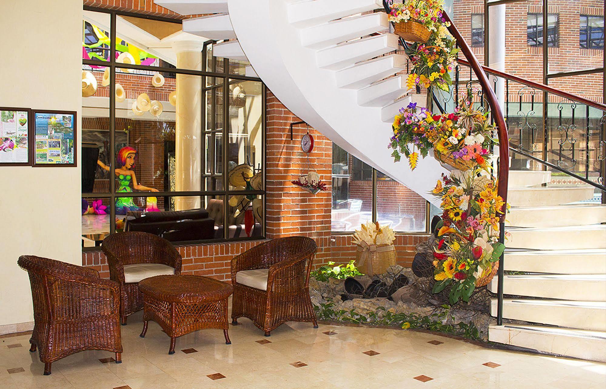 Casa Morales Hotel Internacional Y Centro De Convenciones Ibagué Dış mekan fotoğraf Interior of the hotel